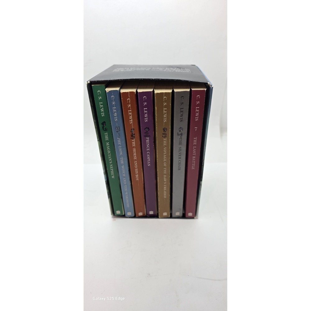 The Chronicles of Narnia Box Set C.S. Lewis 7 Books Paperback HarperTrophy 2002